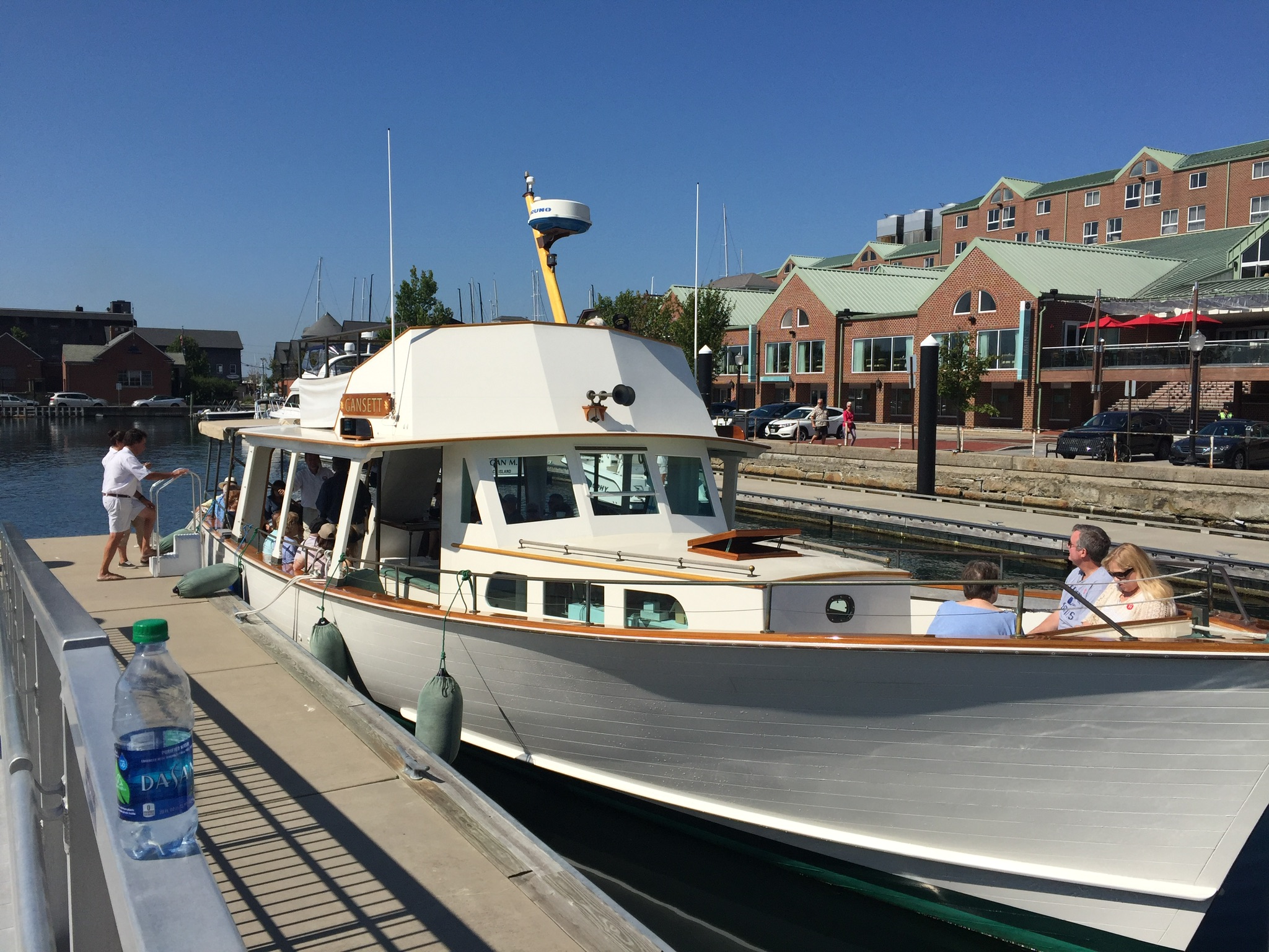 queen's harbour yacht club
